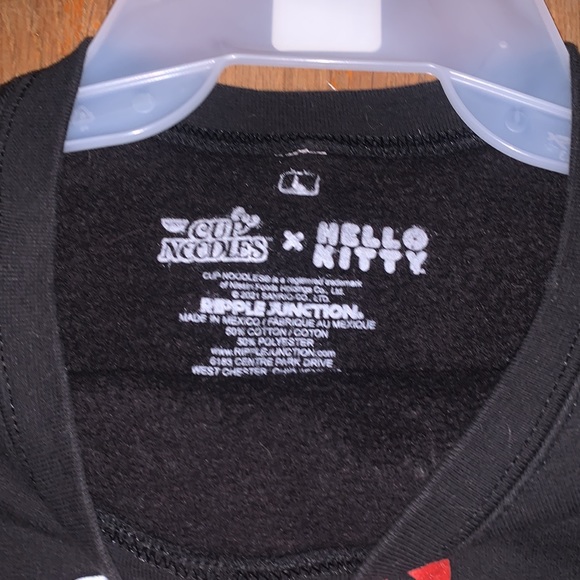 Cup noodles x hello kitty, good quality, like new, wore about 10 times, large - Picture 2 of 2